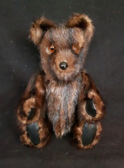 Two tone muskrat with leather pawpads